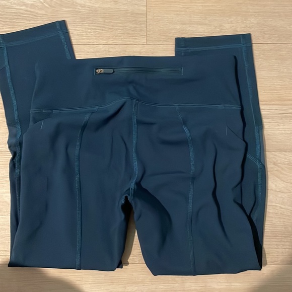 Lululemon• cropped 23 inch leggings - Picture 4 of 5